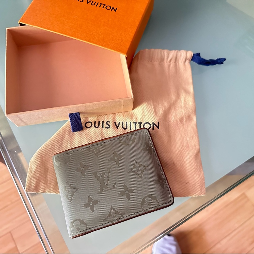100% Authentic Louis Vuitton Rare Rare Wallet